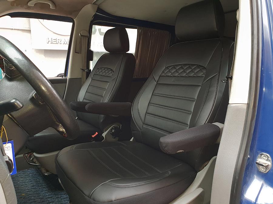 VW Touran mit 3 Einzelsitzen Maßgefertigte Kunstleder Sitzbezüge in Beige